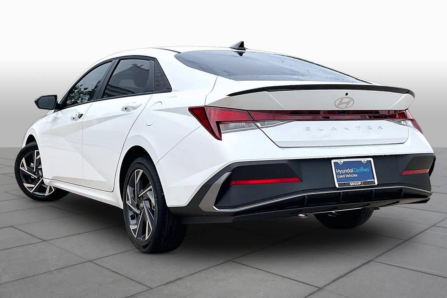 Certified 2025 Hyundai Elantra Sport image 12