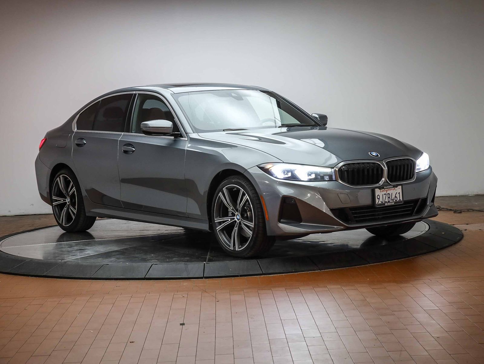 Used 2024 BMW 330i Sedan w/ Premium Package RWD image 6