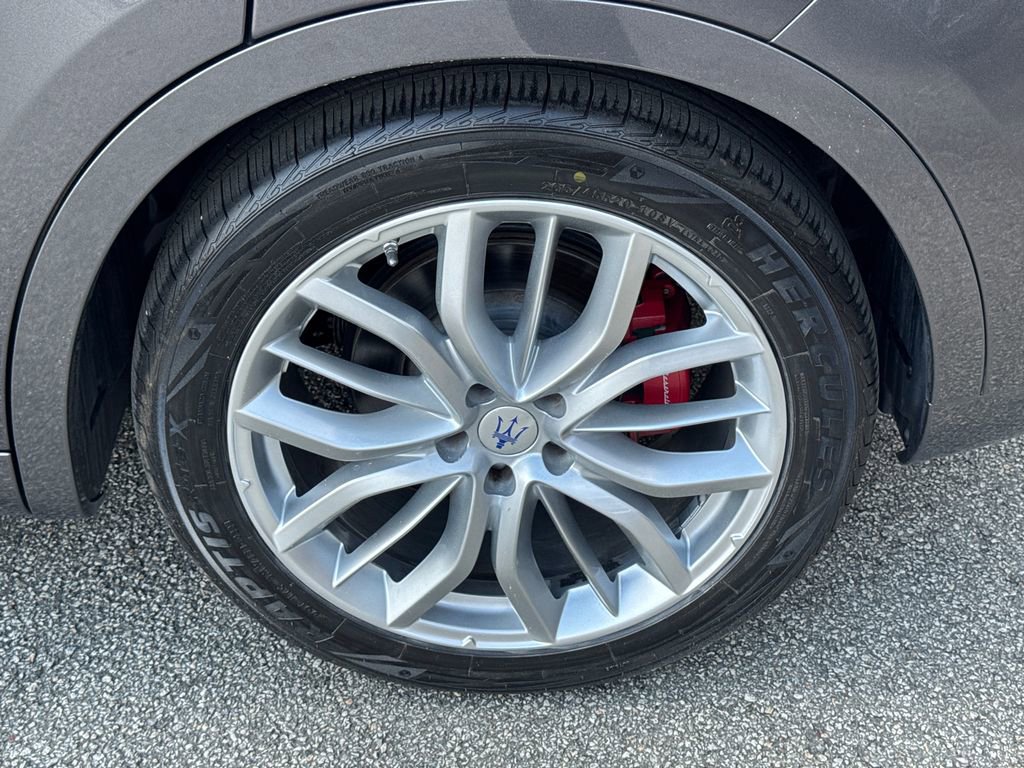 Used 2018 Maserati Levante GranSport image 19