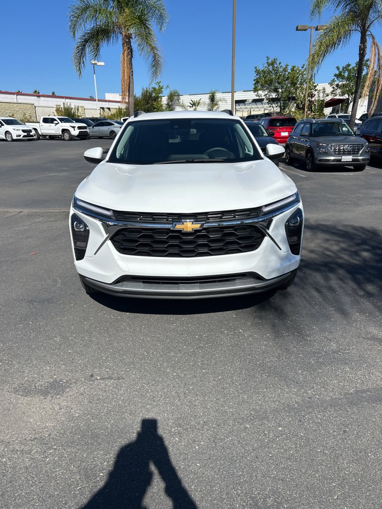 Used 2026 Chevrolet Trax LT FWD image 4