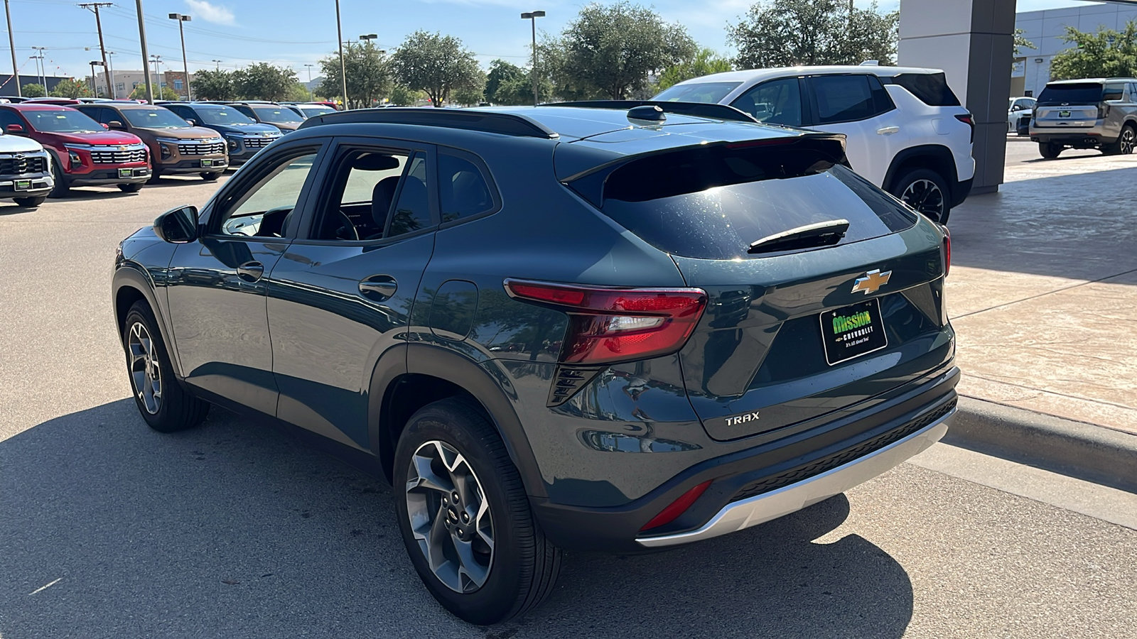 Used 2025 Chevrolet Trax LT FWD image 6