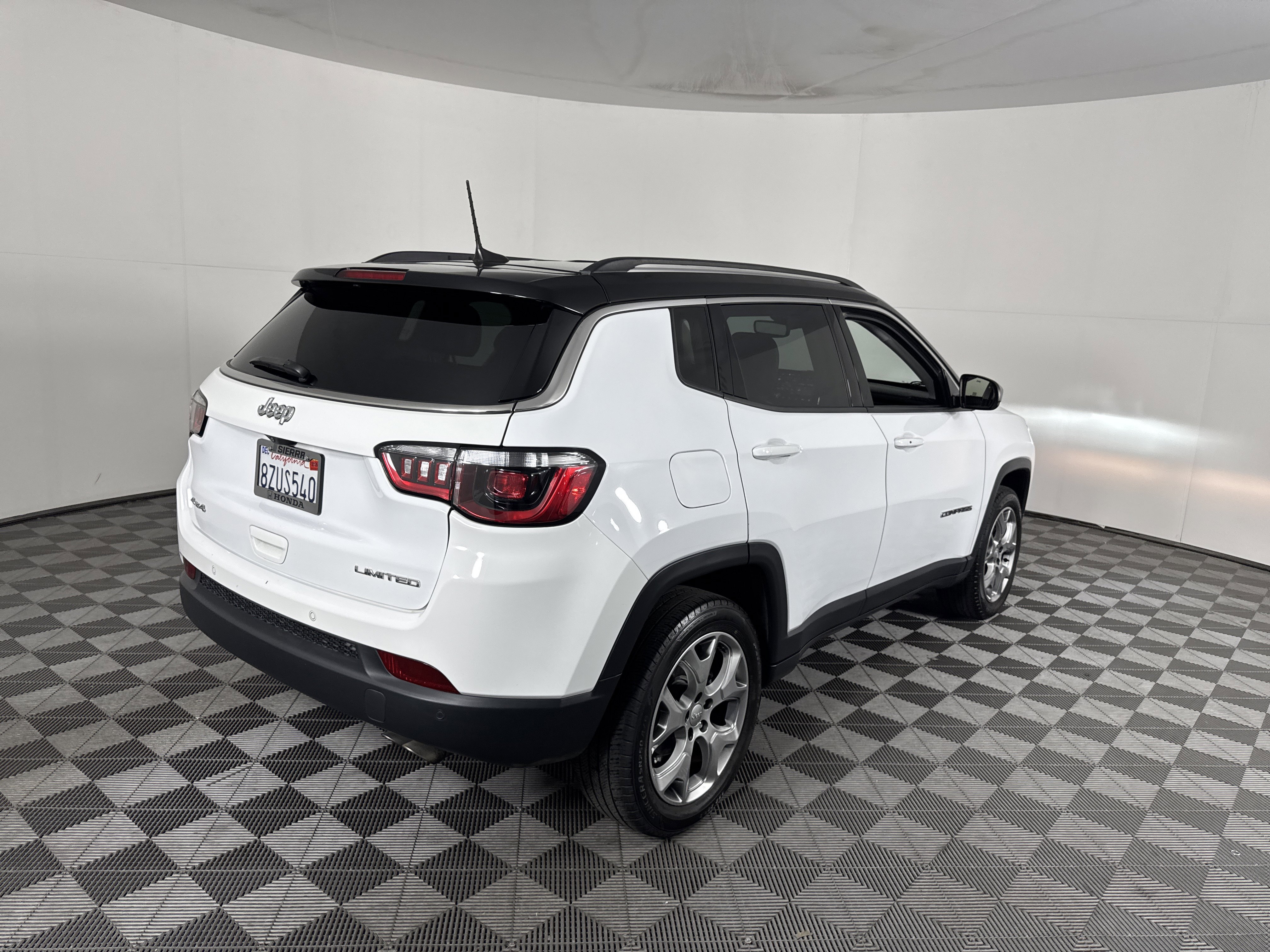 Used 2022 Jeep Compass Limited image 4