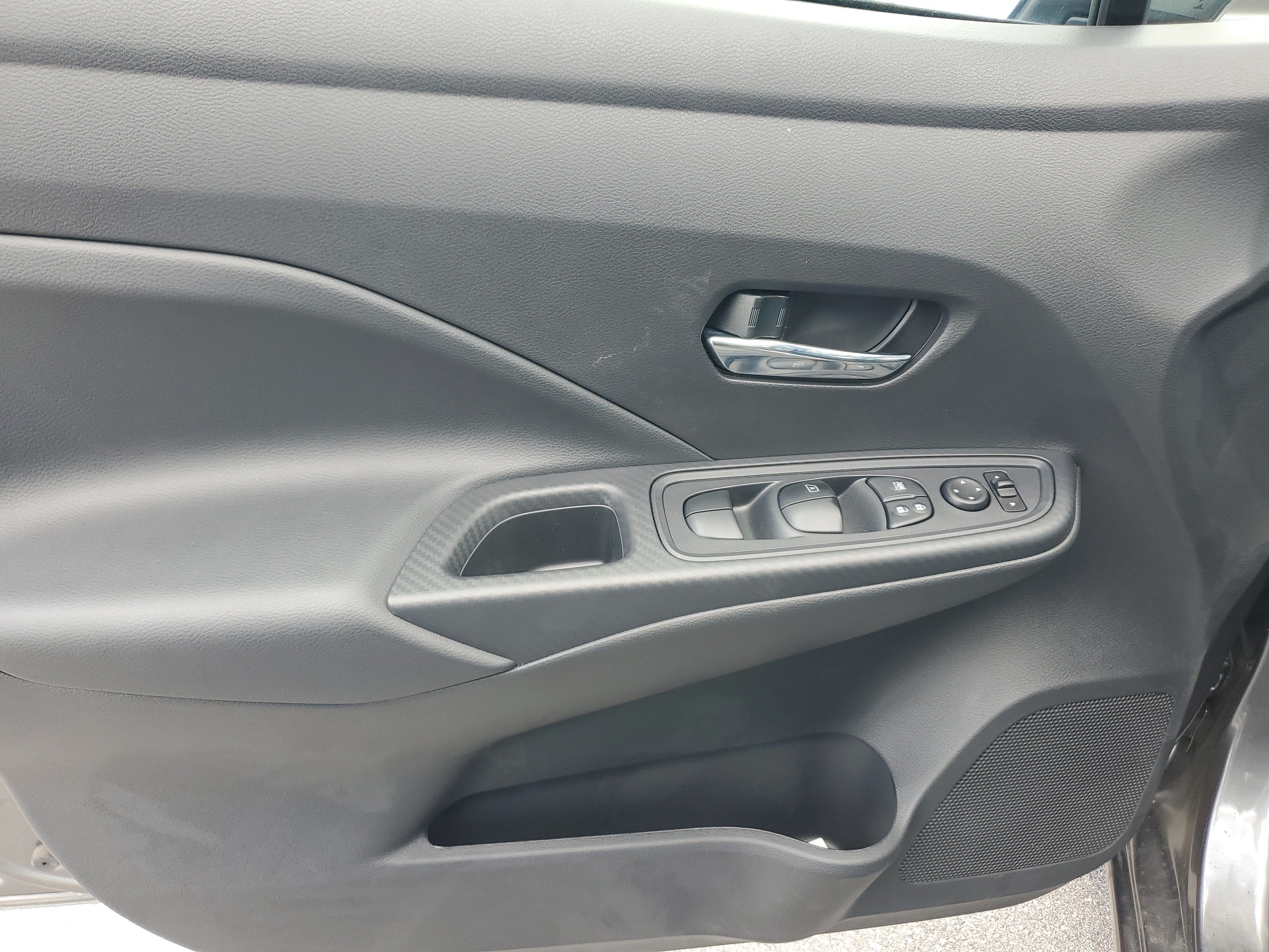 New 2025 Nissan Versa SV w/ Trunk Package FWD image 18