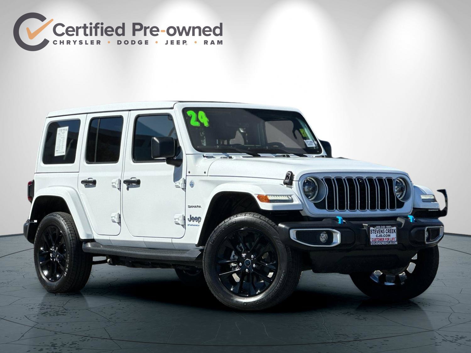Used 2024 Jeep Wrangler Unlimited Sahara w/ Technology Group AWD/4WD image 2