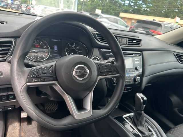 Used 2017 Nissan Rogue SV AWD/4WD image 15
