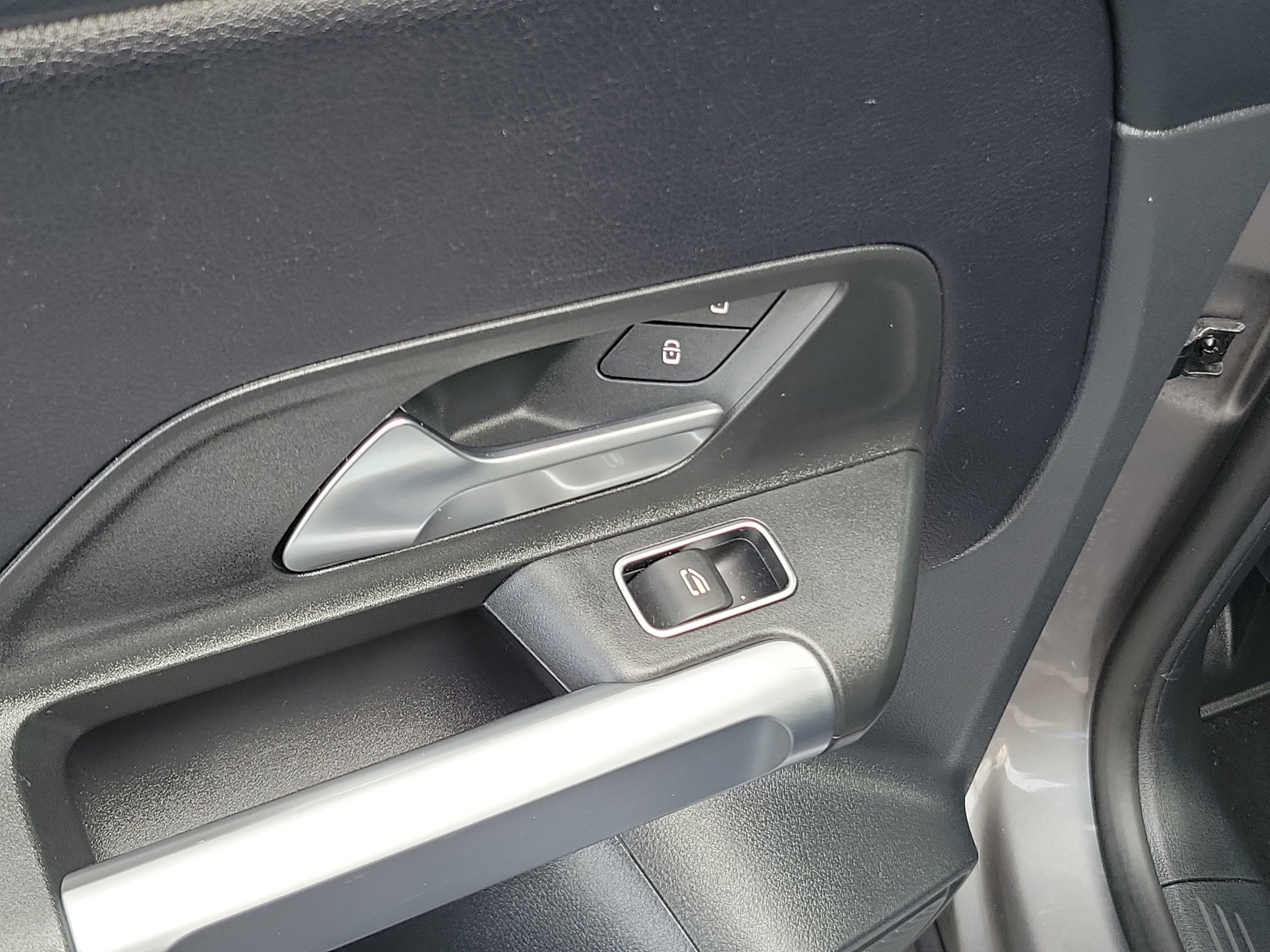 Used 2022 Mercedes-Benz GLB 250 4MATIC image 26