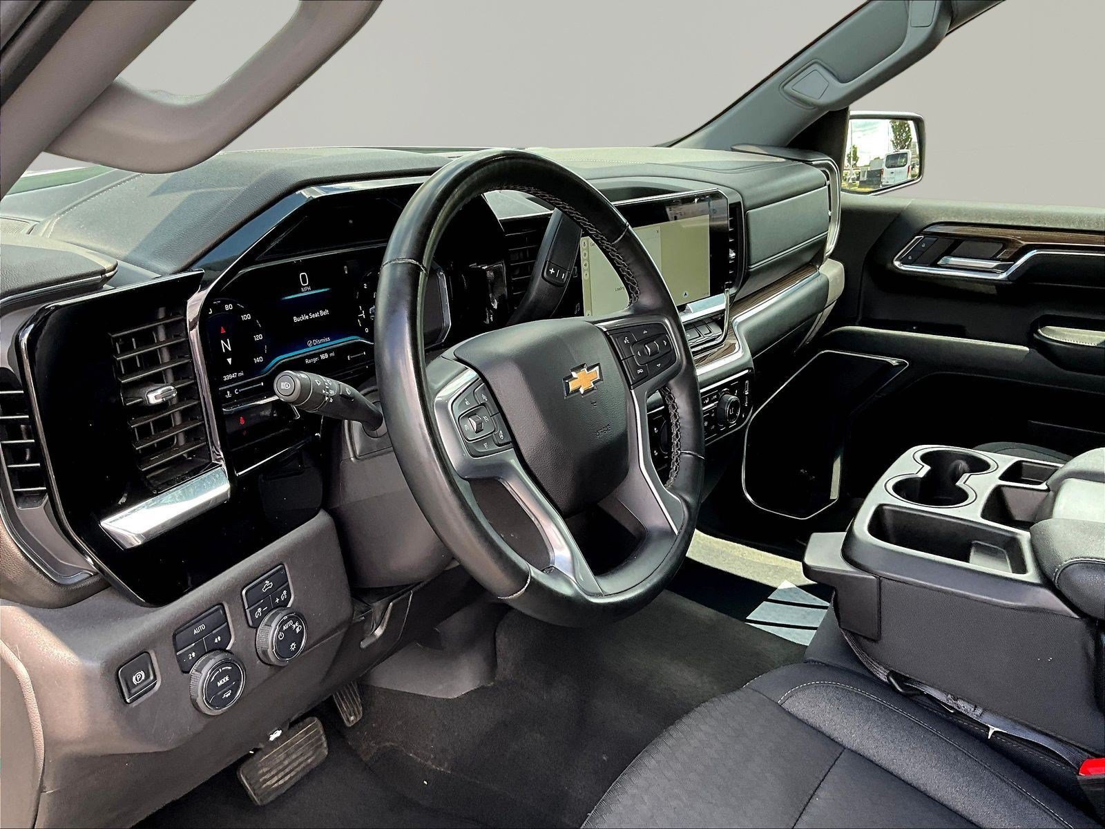 Used 2024 Chevrolet Silverado 1500 LT AWD/4WD image 17