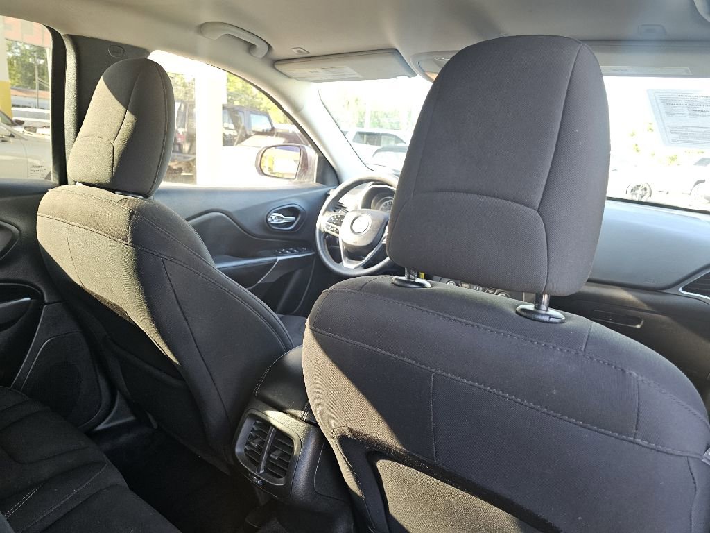 Used 2019 Jeep Cherokee Latitude w/ Popular Appearance Group image 39