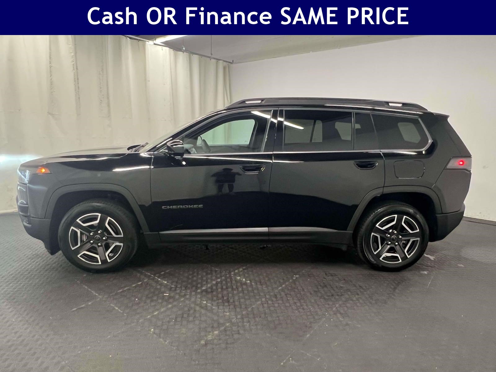 Used 2026 Jeep Cherokee Laredo AWD/4WD image 9