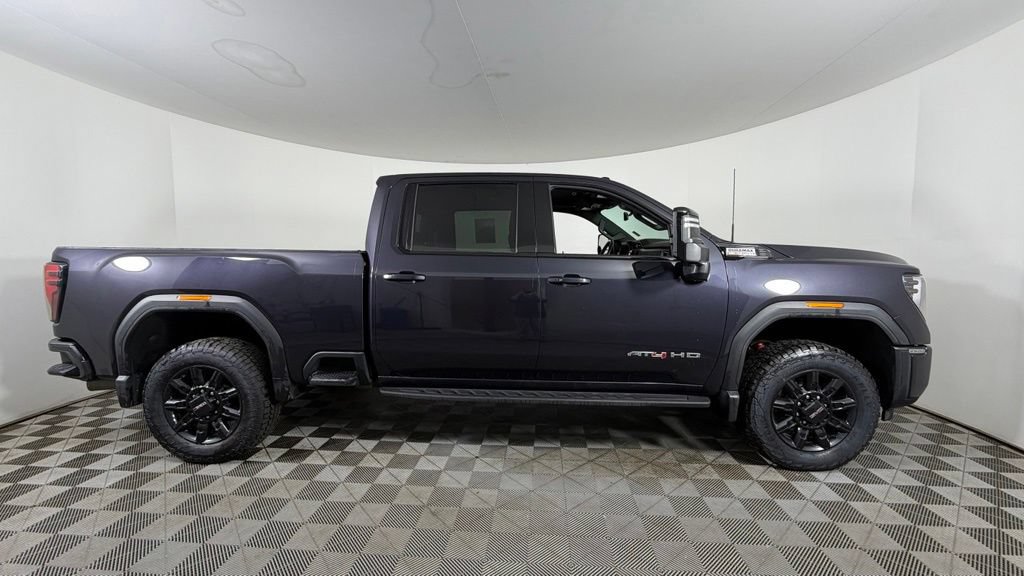 Used 2024 GMC Sierra 2500 AT4 w/ AT4 Premium Plus Package AWD/4WD image 9