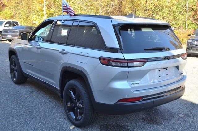 New 2025 Jeep Grand Cherokee Limited w/ Black Appearance Package image 6