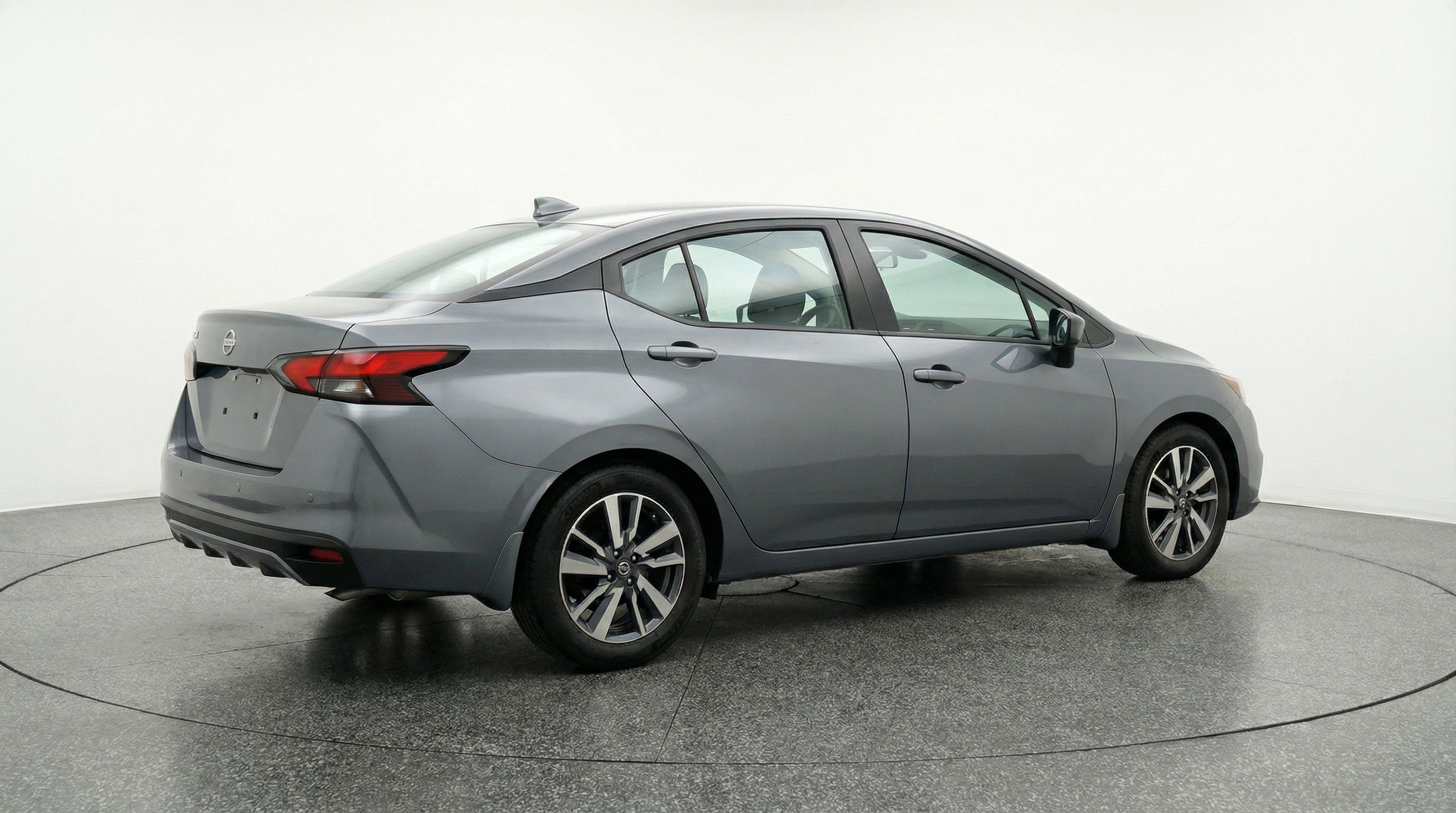 Used 2025 Nissan Versa SV image 9