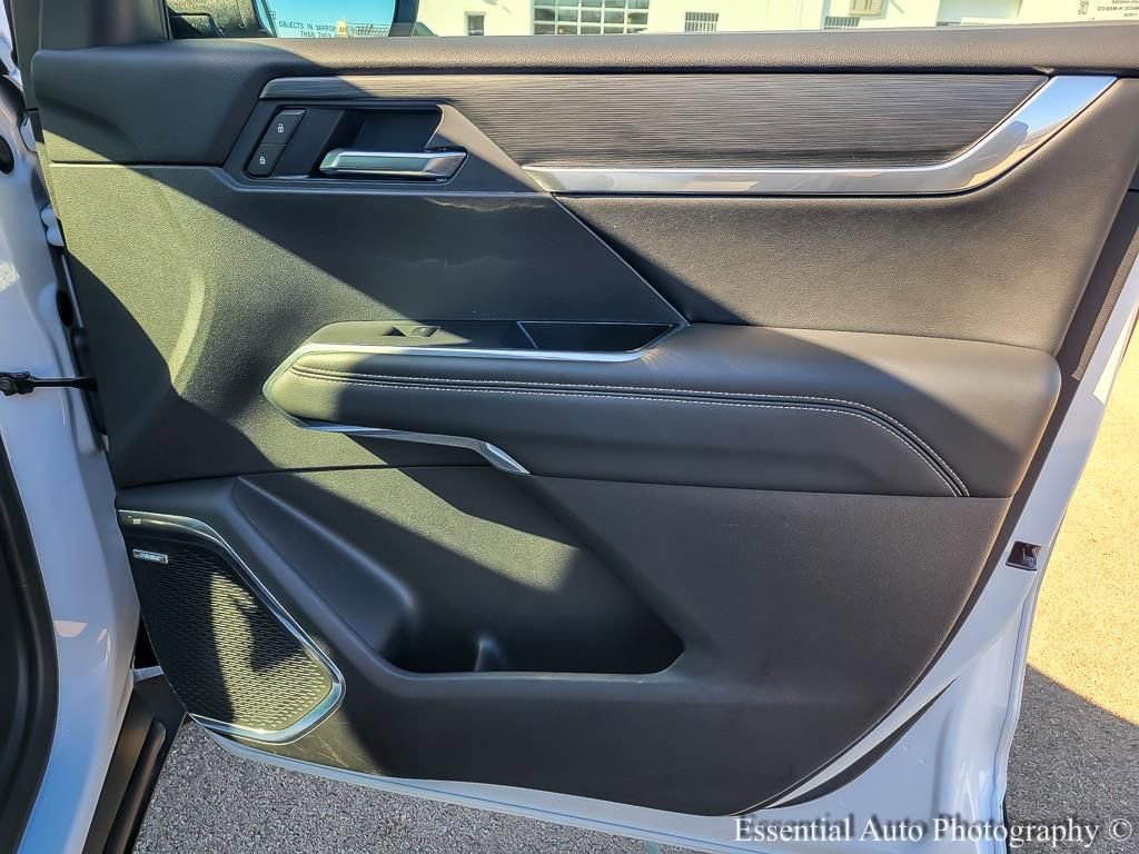 Used 2025 GMC Acadia Elevation AWD/4WD image 23