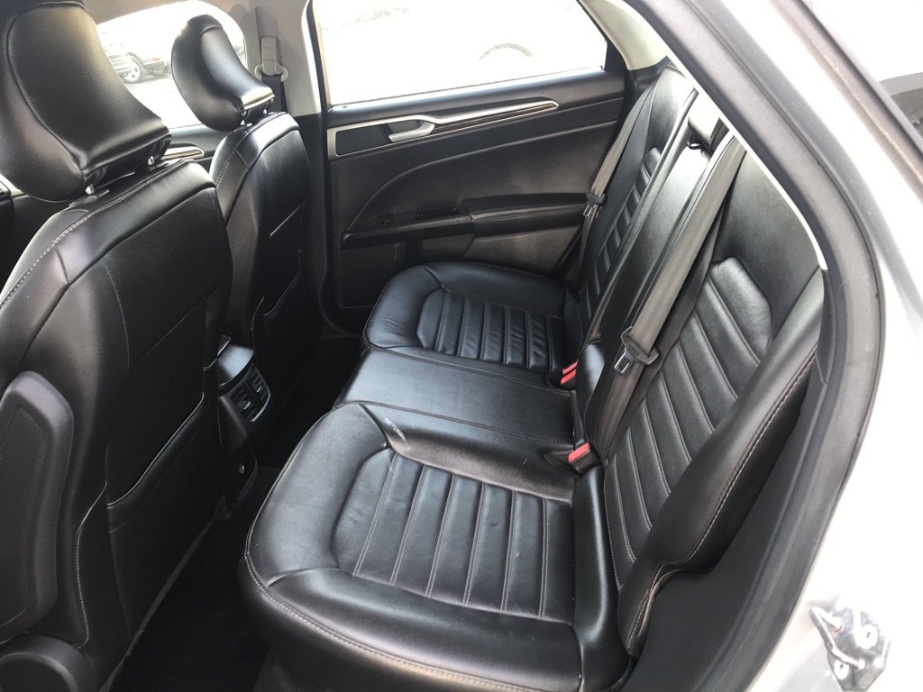 Used 2016 Ford Fusion SE w/ Equipment Group 202A FWD image 19