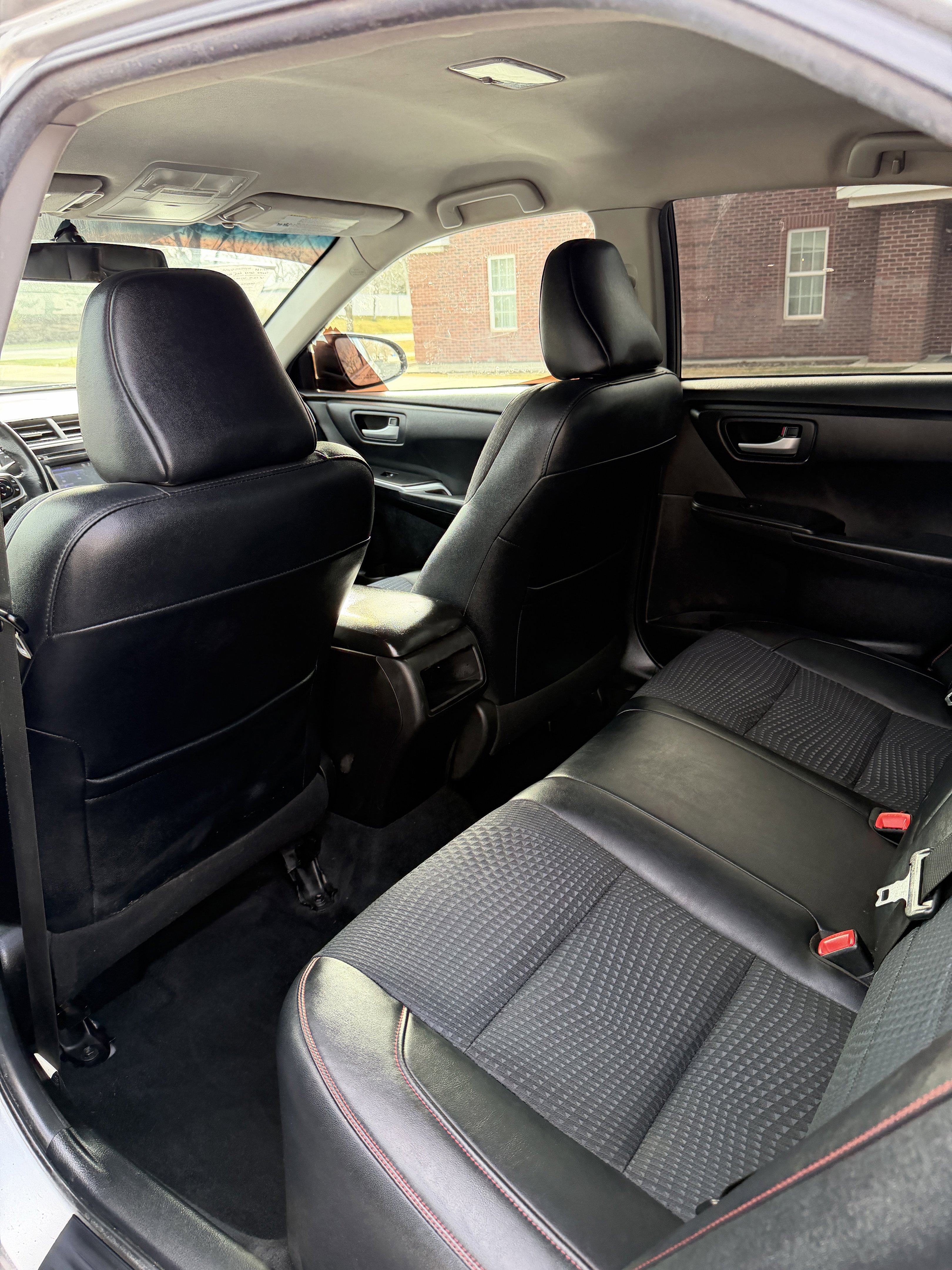 Used 2015 Toyota Camry SE FWD image 21