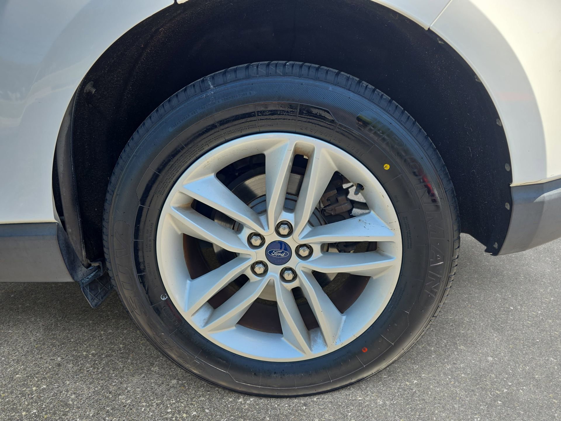 Used 2015 Ford Edge SEL FWD image 29