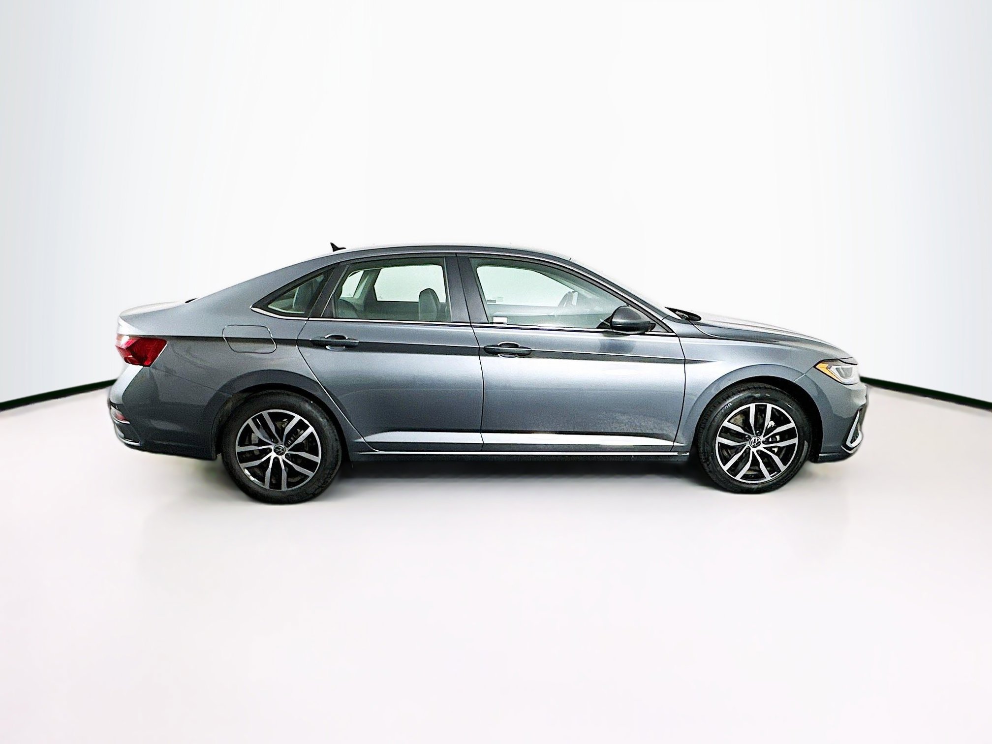 Used 2025 Volkswagen Jetta SE FWD image 10