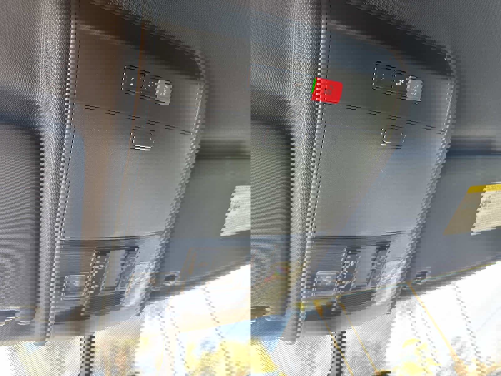 Used 2022 Volkswagen Atlas Cross Sport SE image 32