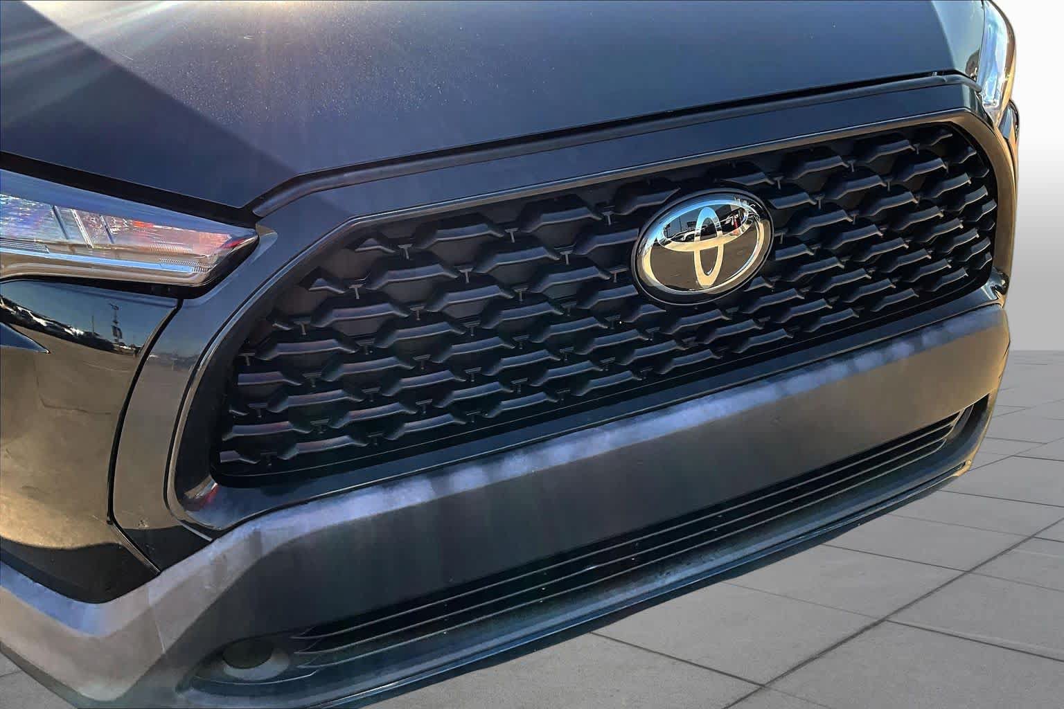 Used 2023 Toyota Corolla Cross LE w/ Moonroof Package FWD image 30