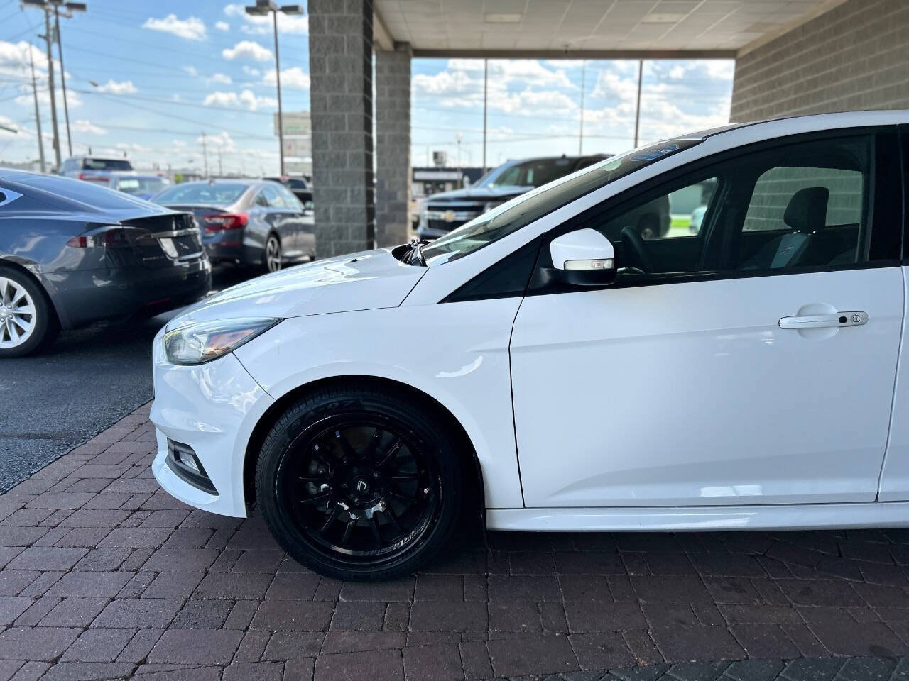 Used 2017 Ford Focus ST FWD image 5