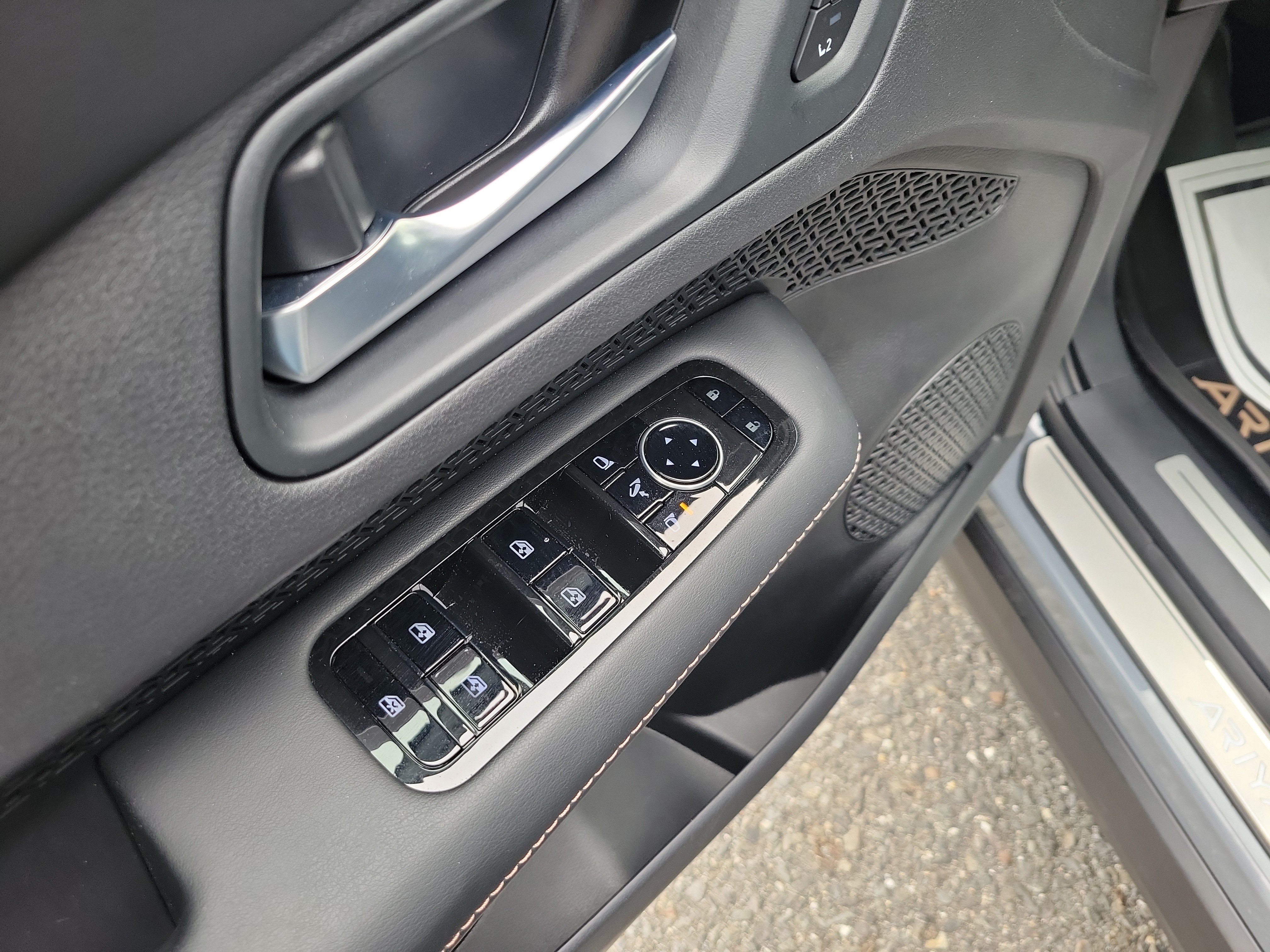 Used 2025 Nissan Ariya AWD image 20