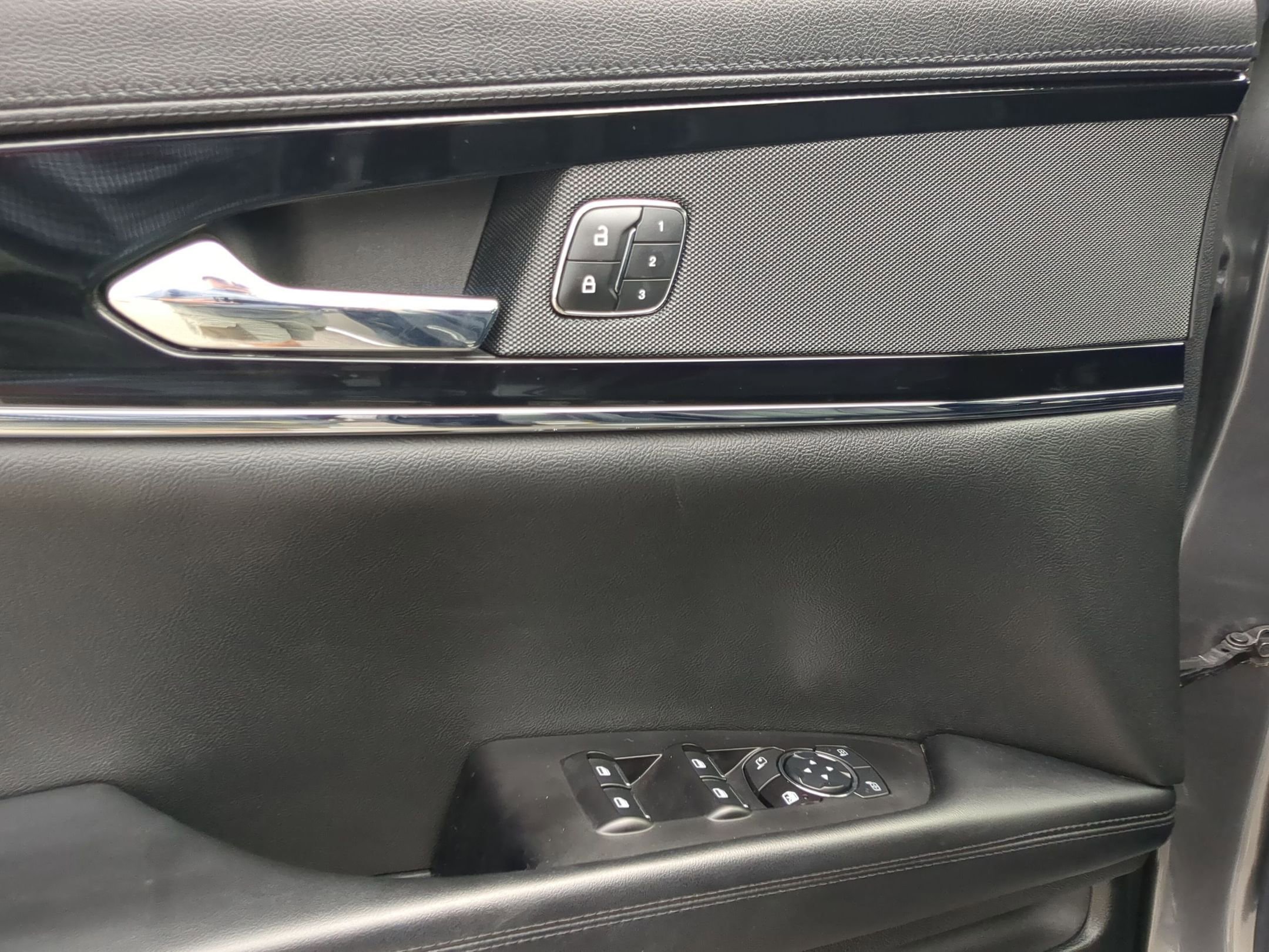 Used 2023 Lincoln Nautilus FWD w/ Premium Package image 12