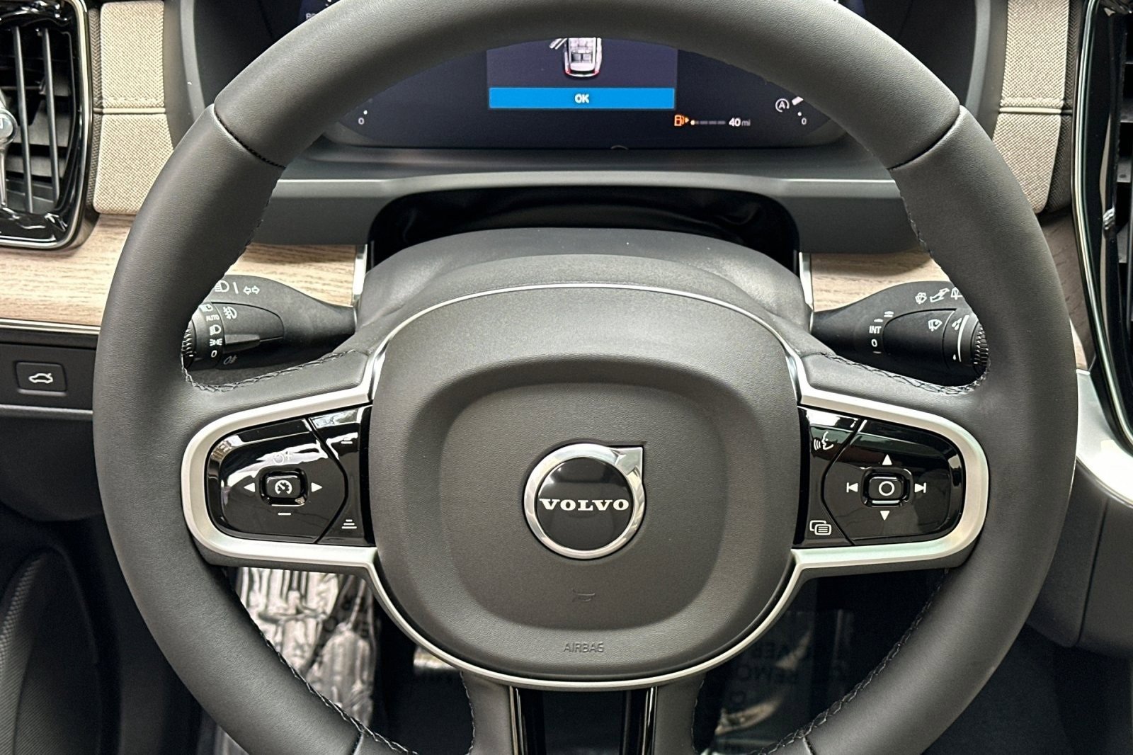 New 2026 Volvo XC90 B6 Plus w/ Protection Package Premier image 26