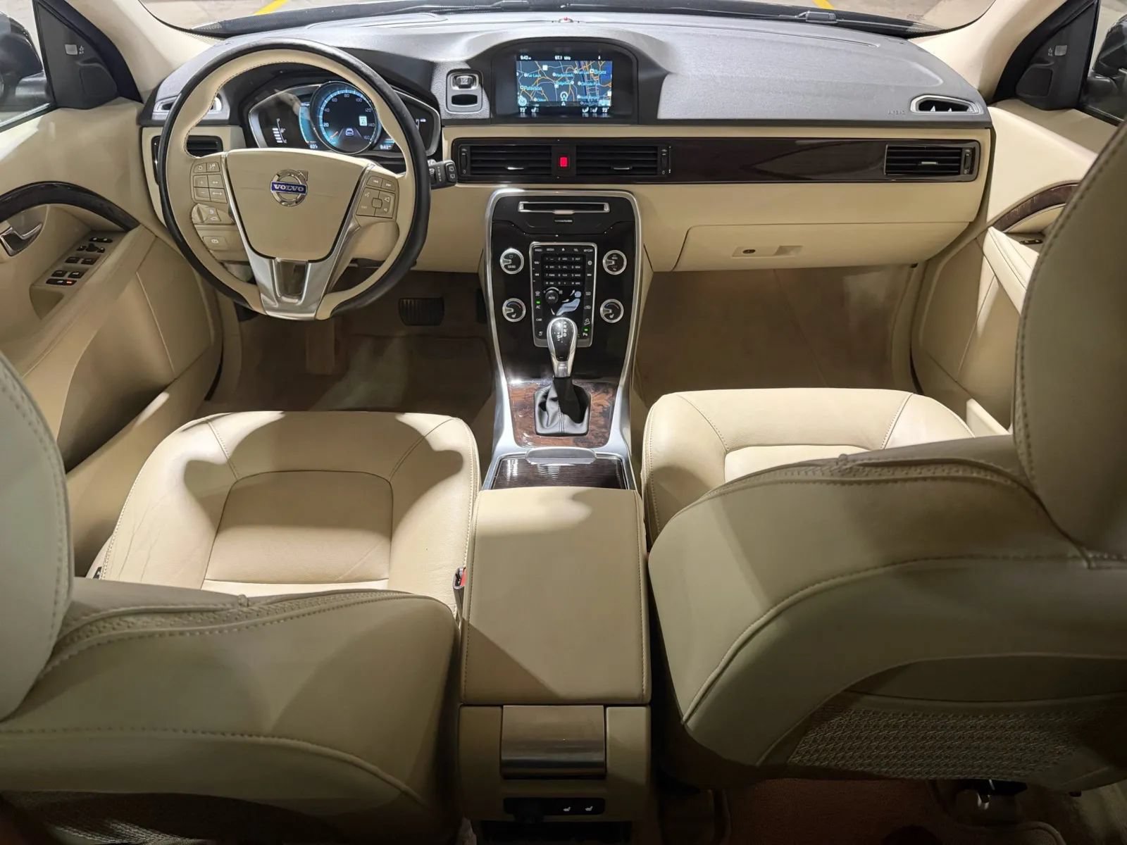 Used 2016 Volvo XC70 T5 Platinum w/ Climate Package AWD/4WD image 10