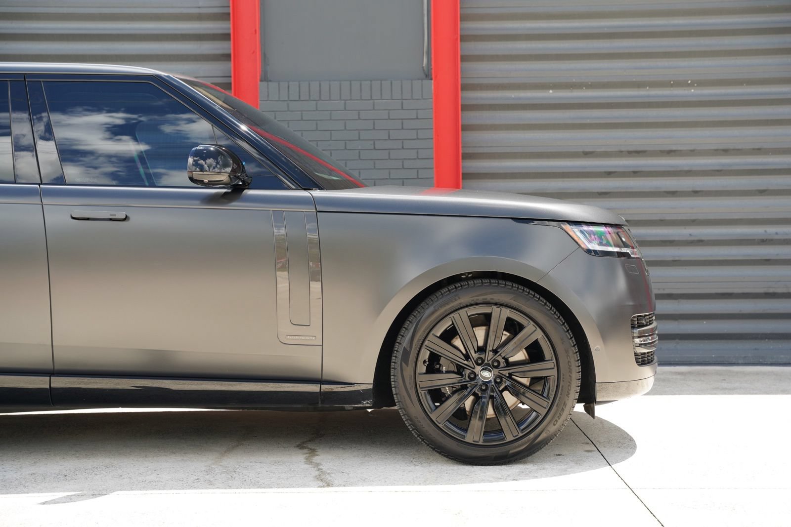 Used 2023 Land Rover Range Rover Autobiography AWD/4WD image 3