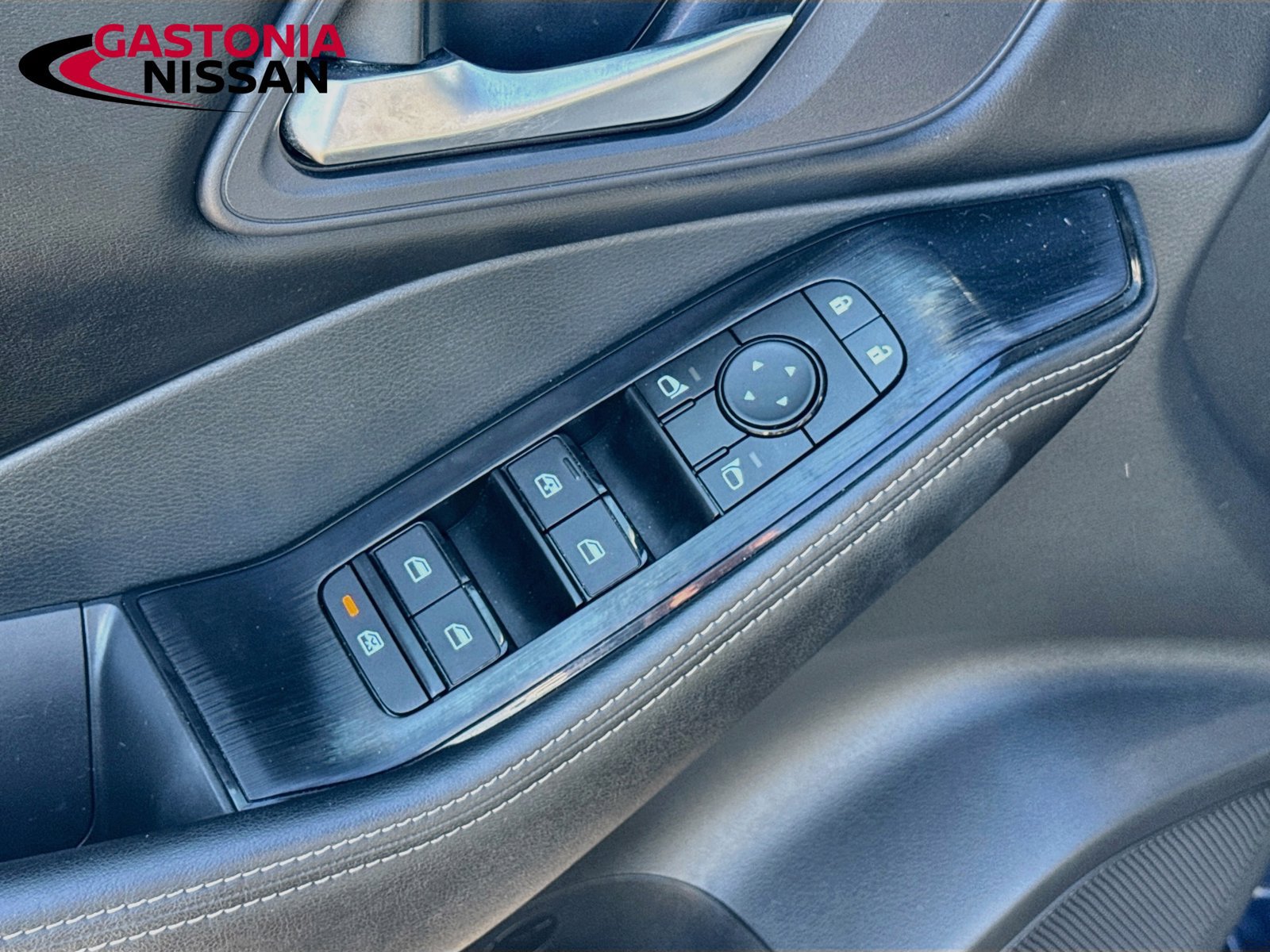 Used 2025 Nissan Rogue SV AWD/4WD image 23