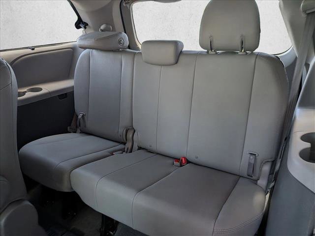 Used 2017 Toyota Sienna XLE FWD image 17