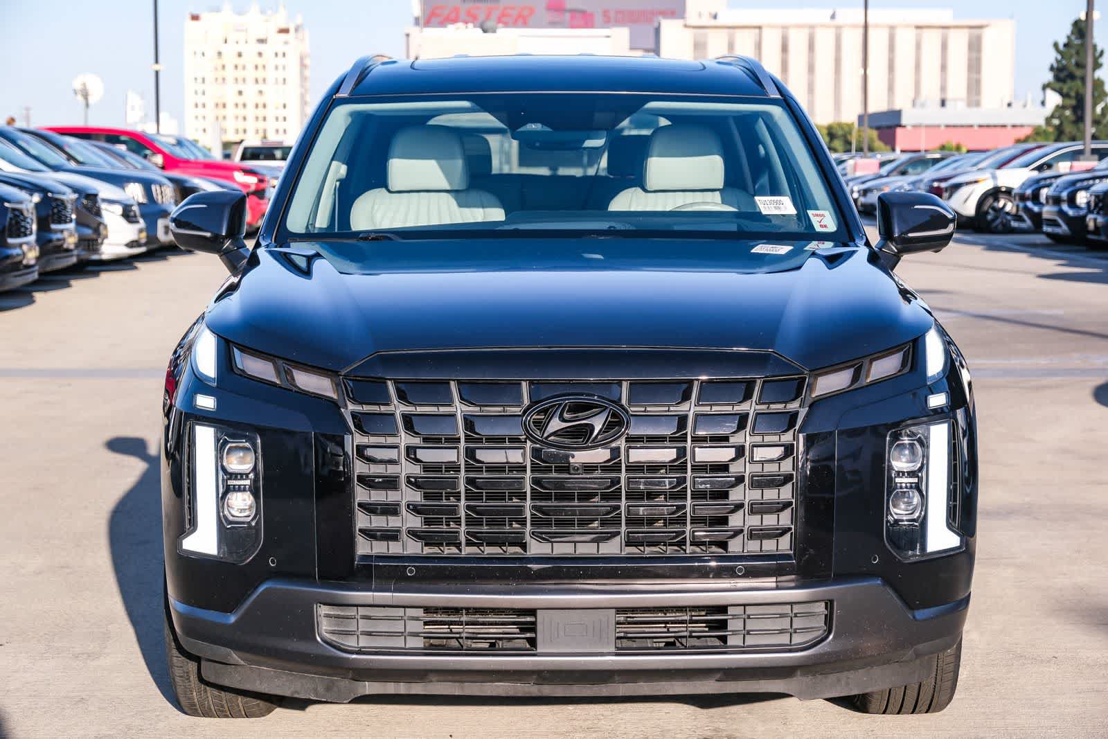 Used 2023 Hyundai Palisade Limited FWD image 2
