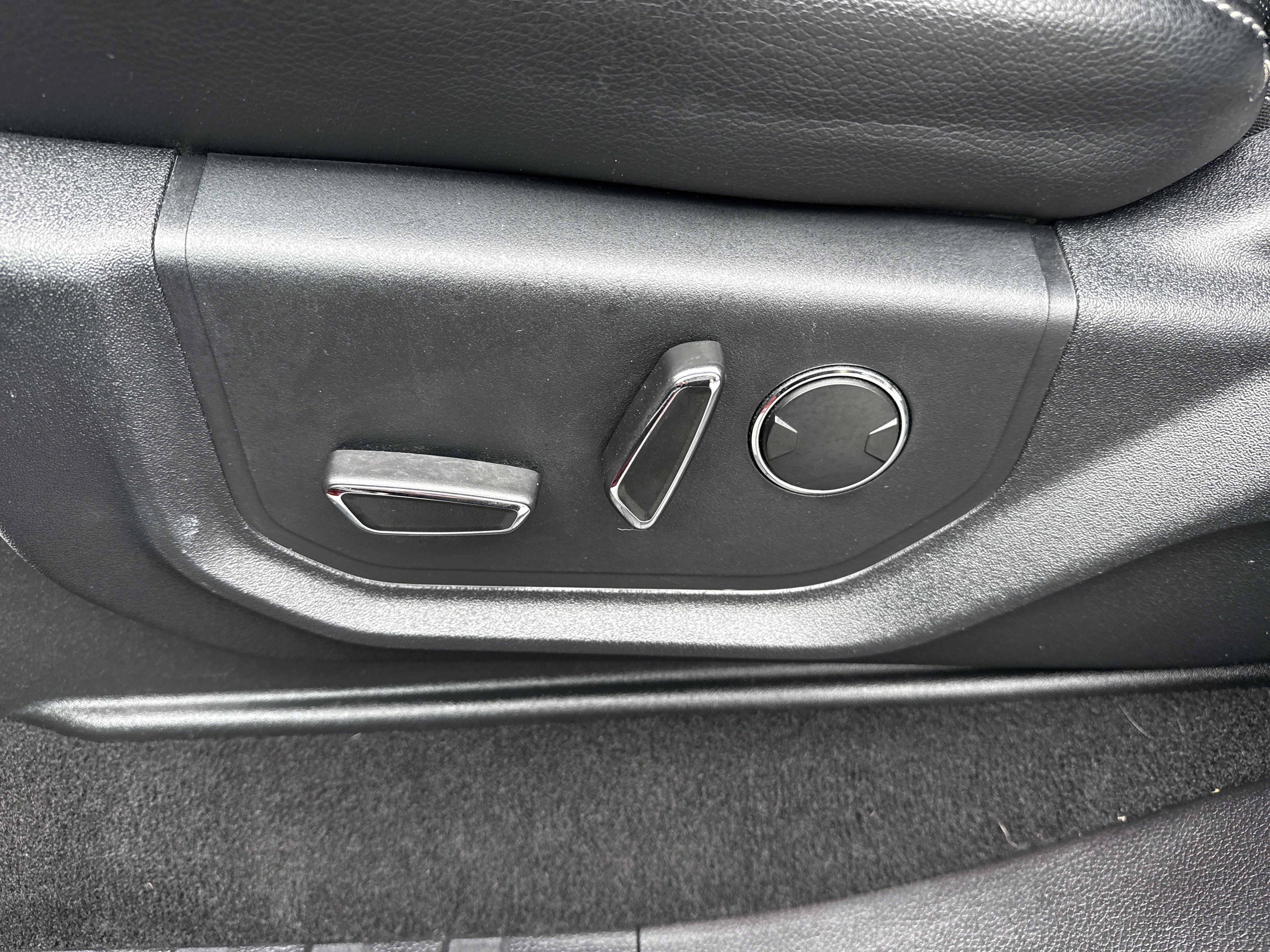 Used 2019 Ford F350 Lariat AWD/4WD image 17