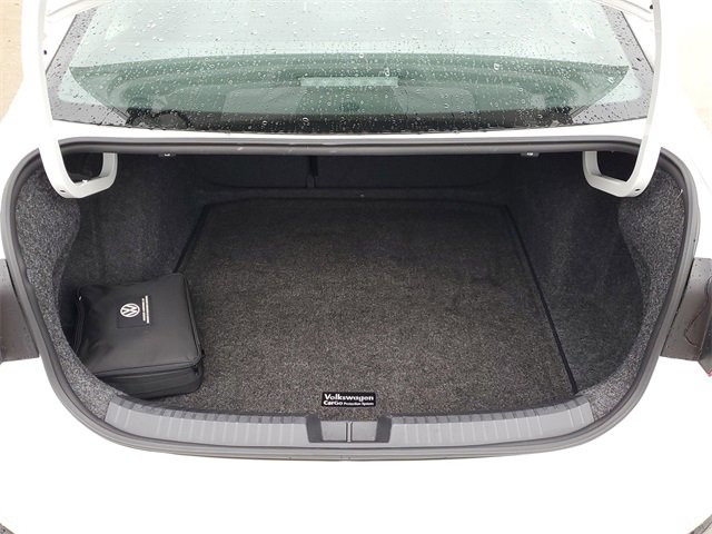 Certified 2022 Volkswagen Jetta SEL image 9