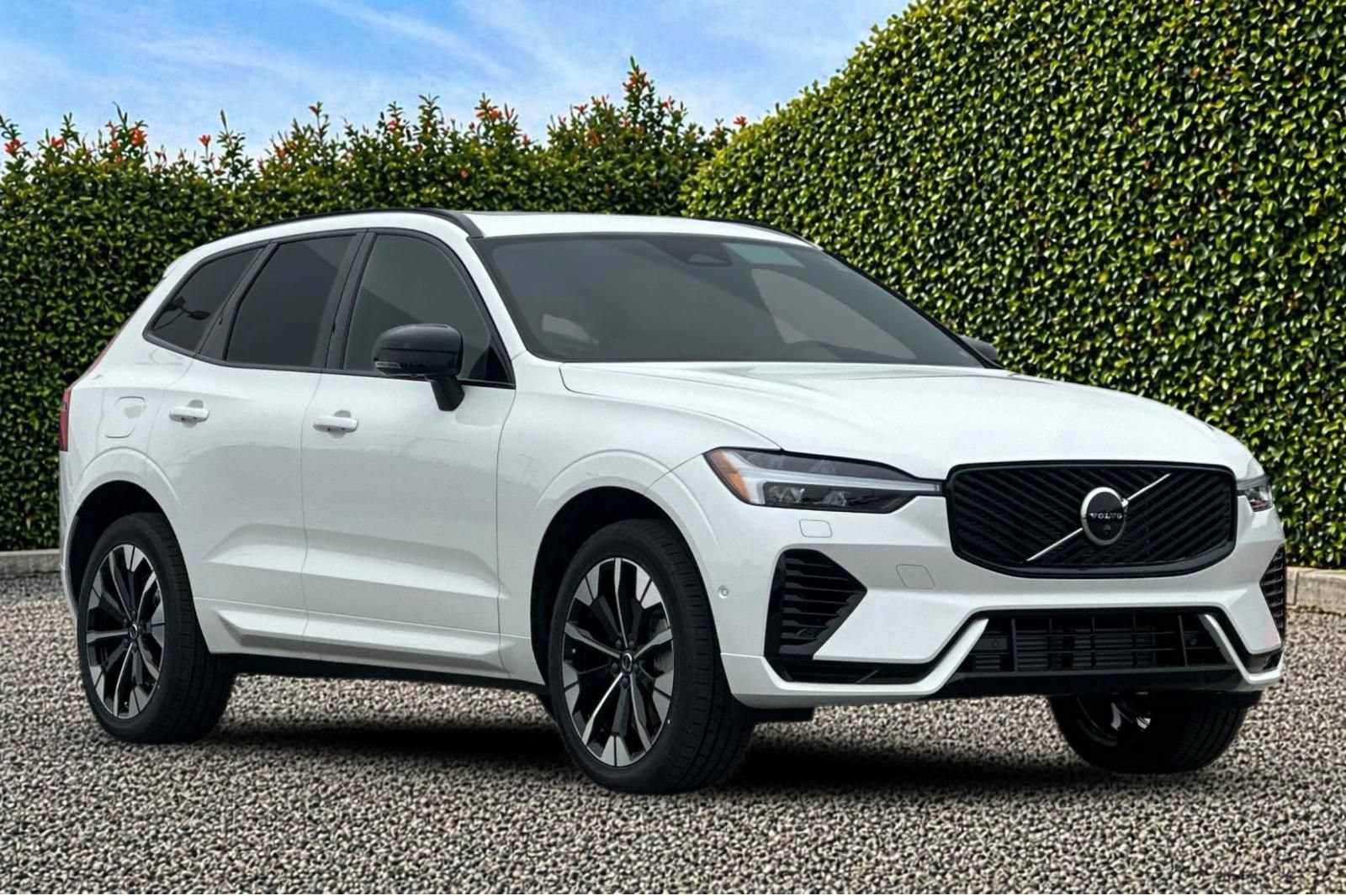 New 2026 Volvo XC60 T8 Plus w/ Climate Package PRO AWD/4WD image 8