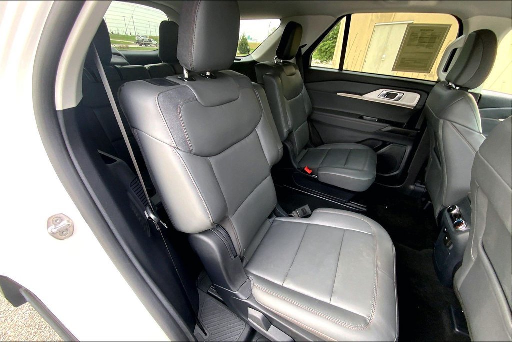 Used 2025 Ford Explorer Active w/ Active Comfort Package AWD/4WD image 24