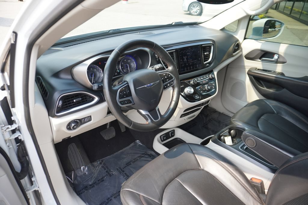 Used 2020 Chrysler Pacifica Touring-L Plus w/ Tire & Wheel Group FWD image 26