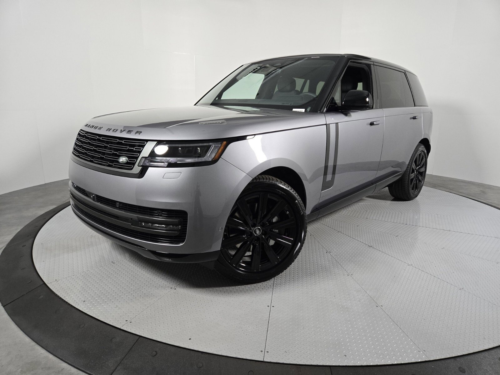 New 2025 Land Rover Range Rover Long Wheelbase SE video 1