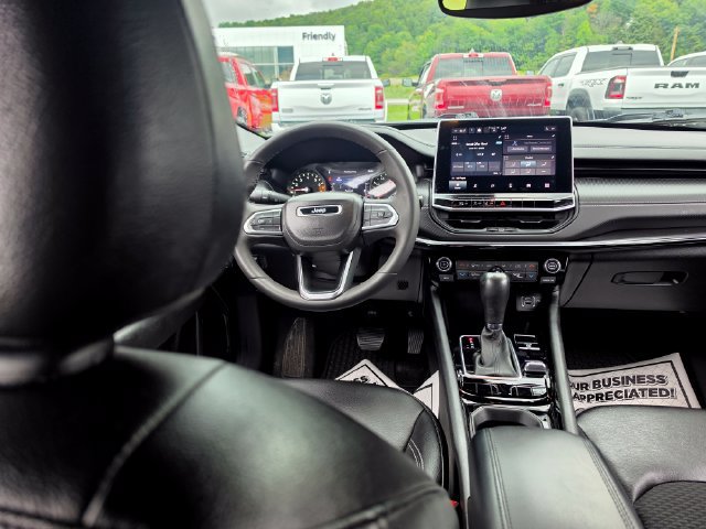 Used 2023 Jeep Compass Latitude w/ Convenience Group AWD/4WD image 13