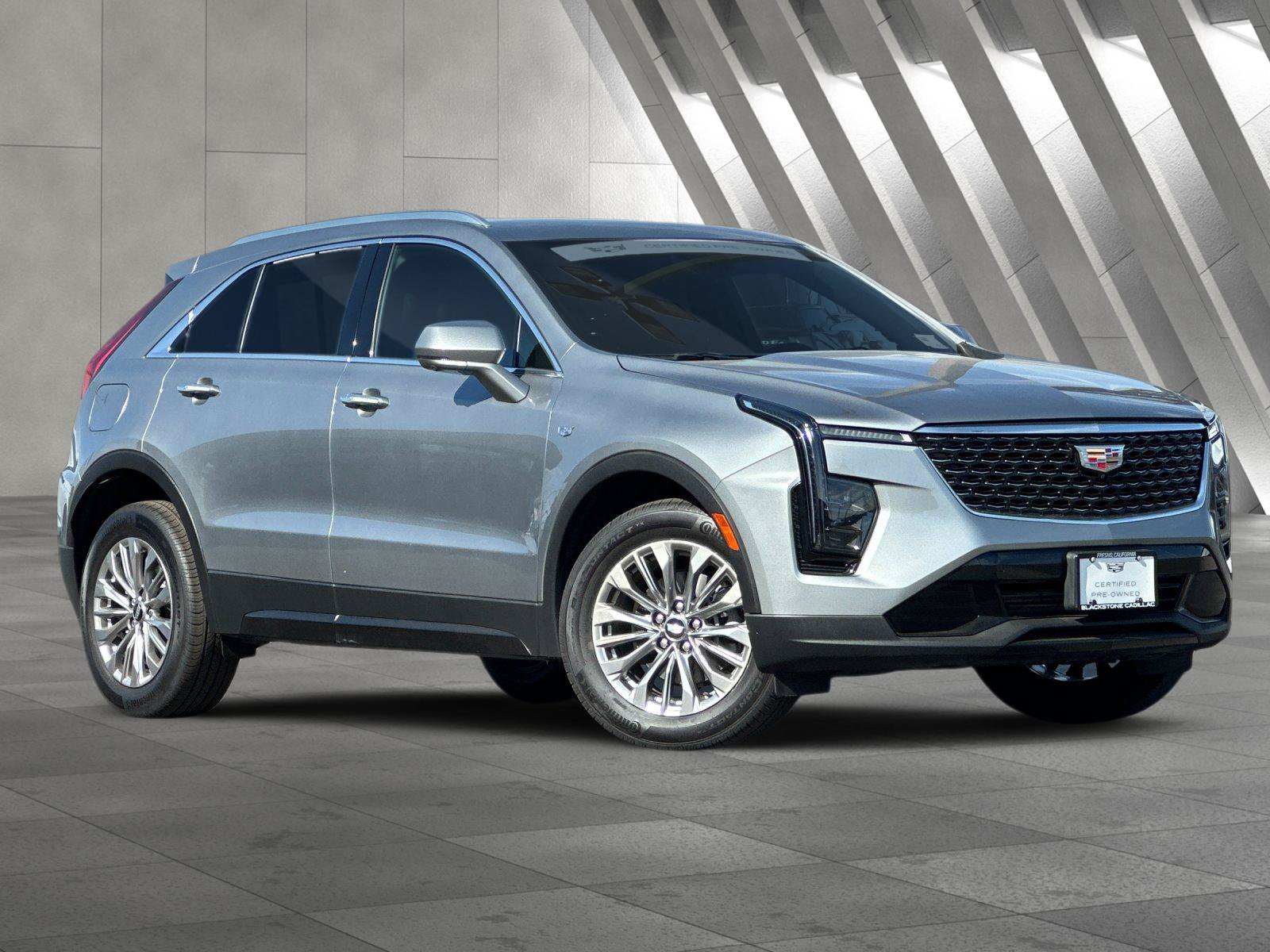 Certified 2025 Cadillac XT4 Premium Luxury AWD/4WD image 2