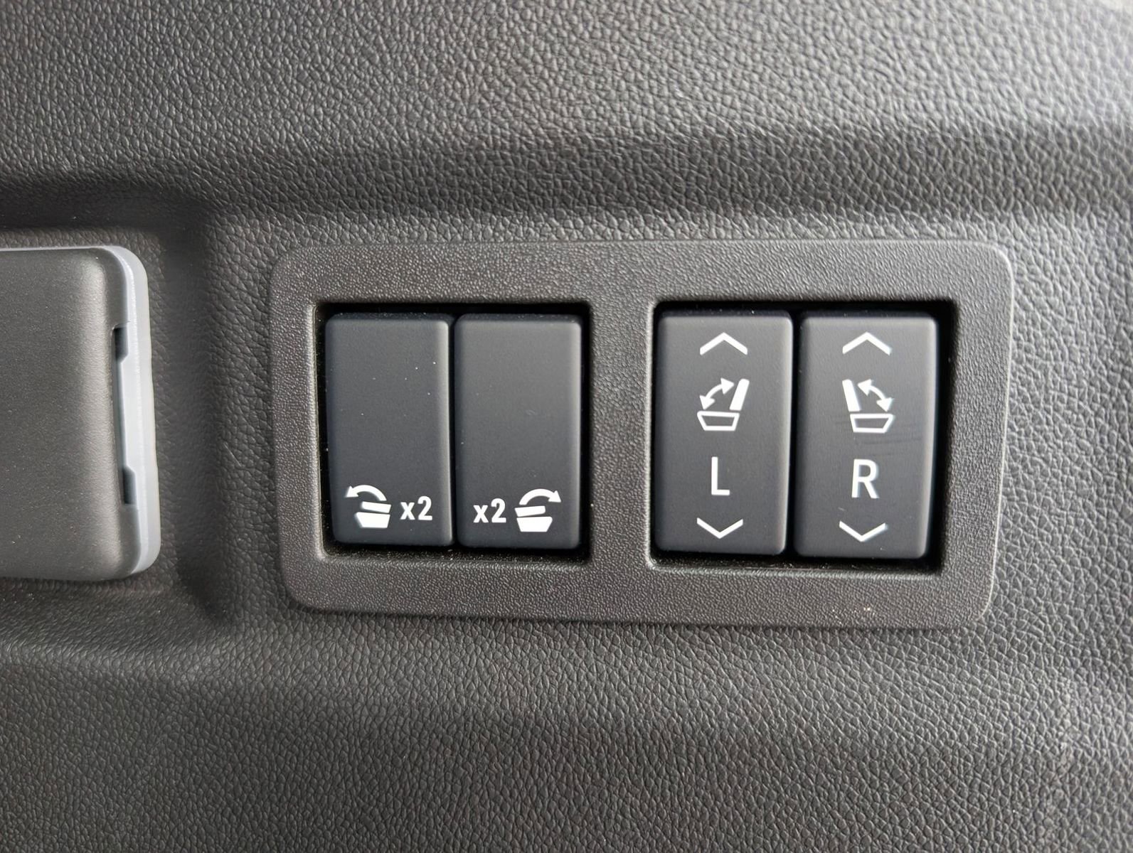 Certified 2025 GMC Yukon AT4 Ultimate w/ LPO, Floor Liner Package image 40