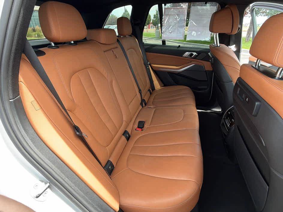 Used 2022 BMW X5 M50i w/ Executive Package AWD/4WD image 27