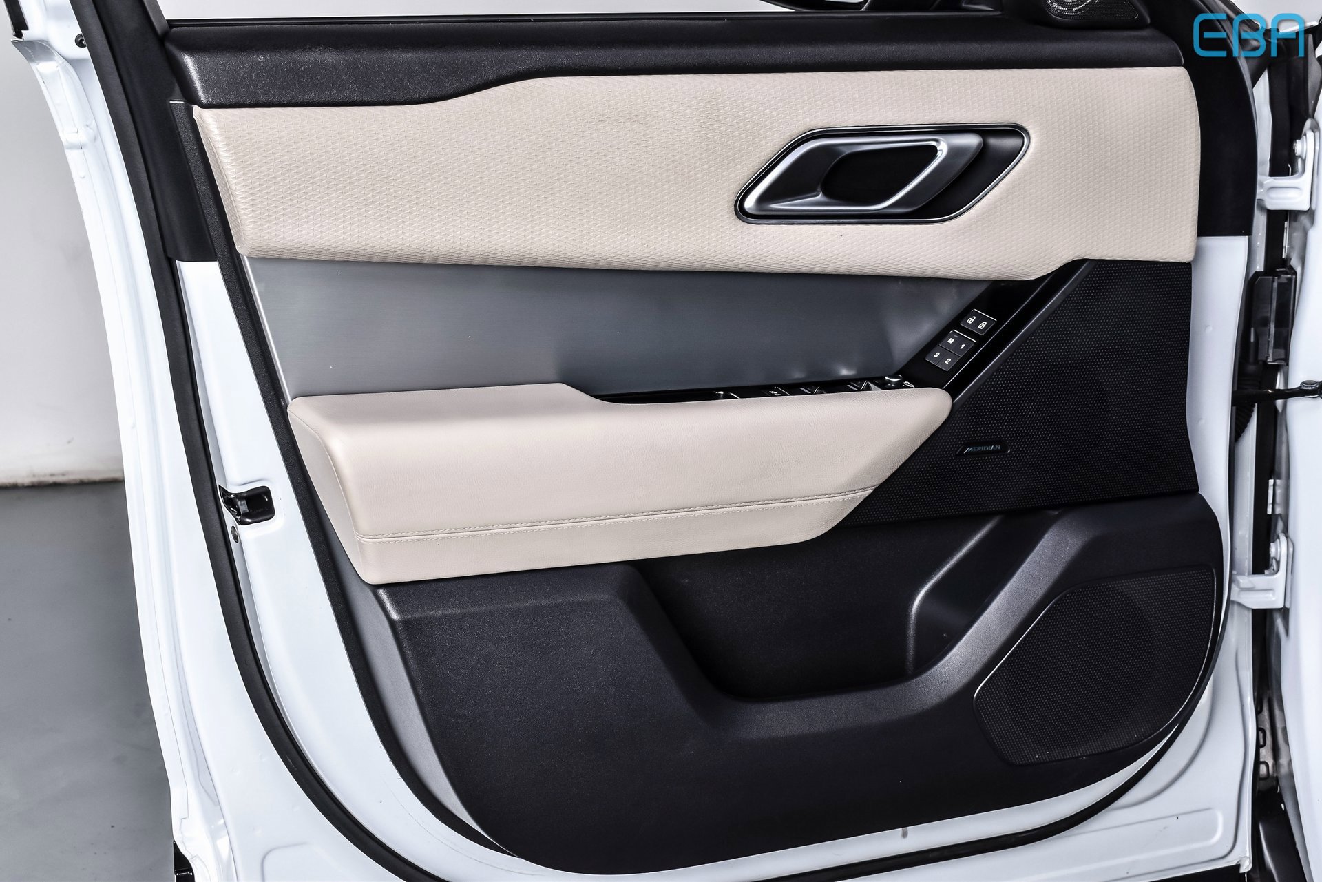 Used 2021 Land Rover Range Rover Velar R-Dynamic S image 15