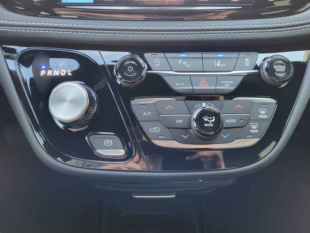 New 2026 Chrysler Pacifica Select w/ S Appearance Package image 20