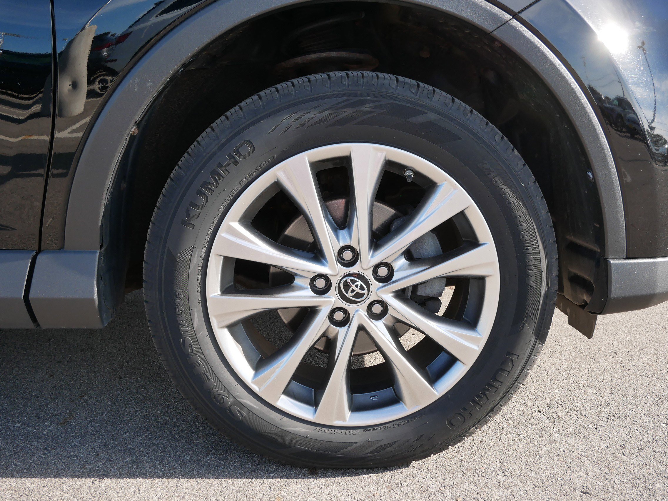 Used 2018 Toyota RAV4 Limited image 15