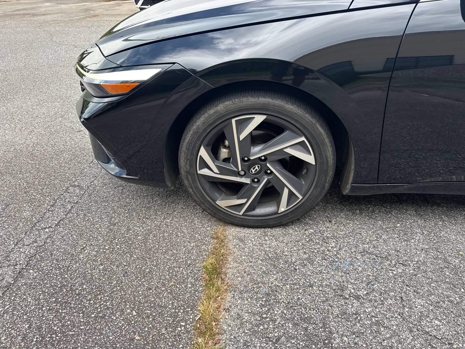 Certified 2025 Hyundai Elantra Limited FWD image 10