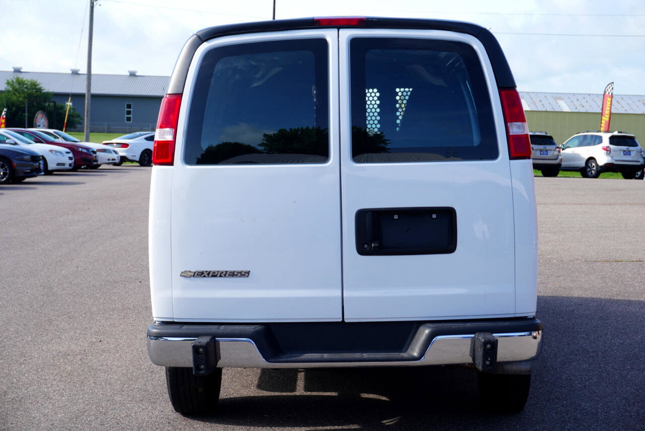 Used 2022 Chevrolet Express 2500 w/ Driver Convenience Package image 4