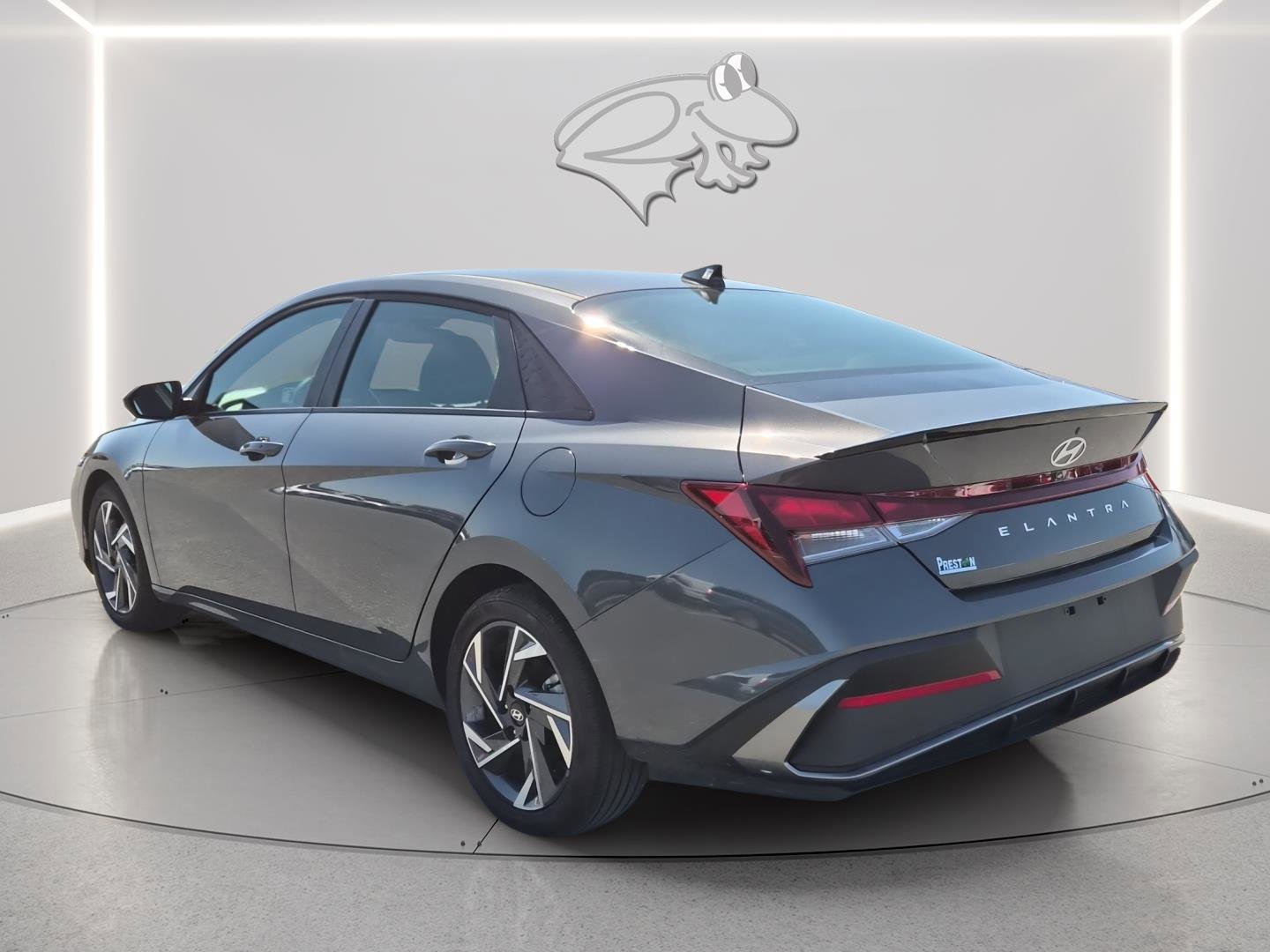 Used 2025 Hyundai Elantra Sport image 4