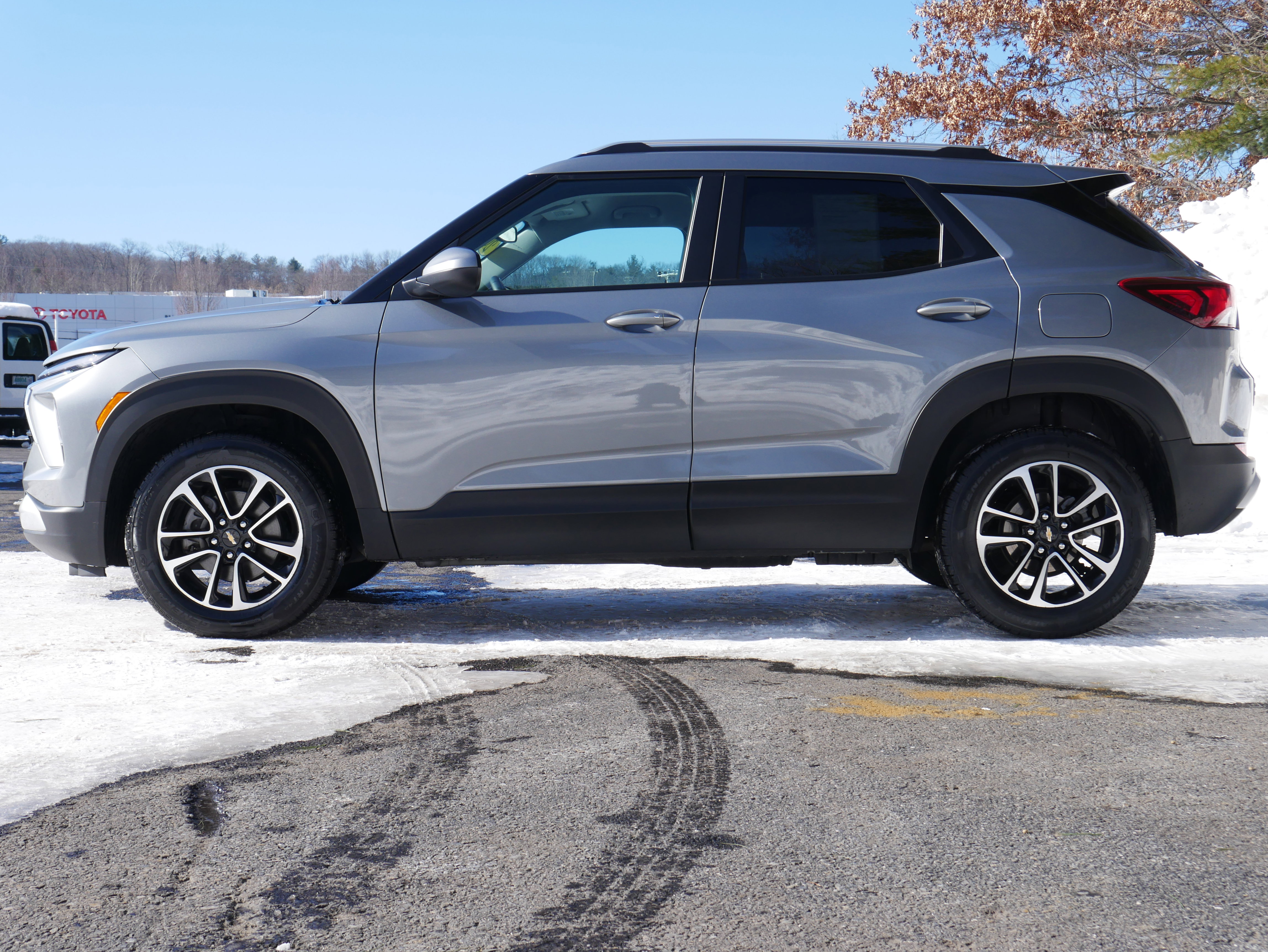 Certified 2024 Chevrolet TrailBlazer LT w/ Convenience Package image 3
