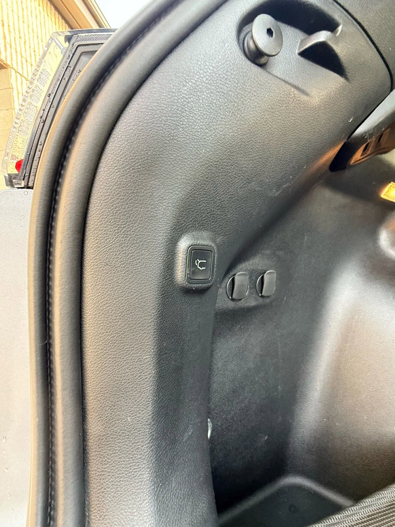 Used 2020 Jeep Cherokee Limited image 39